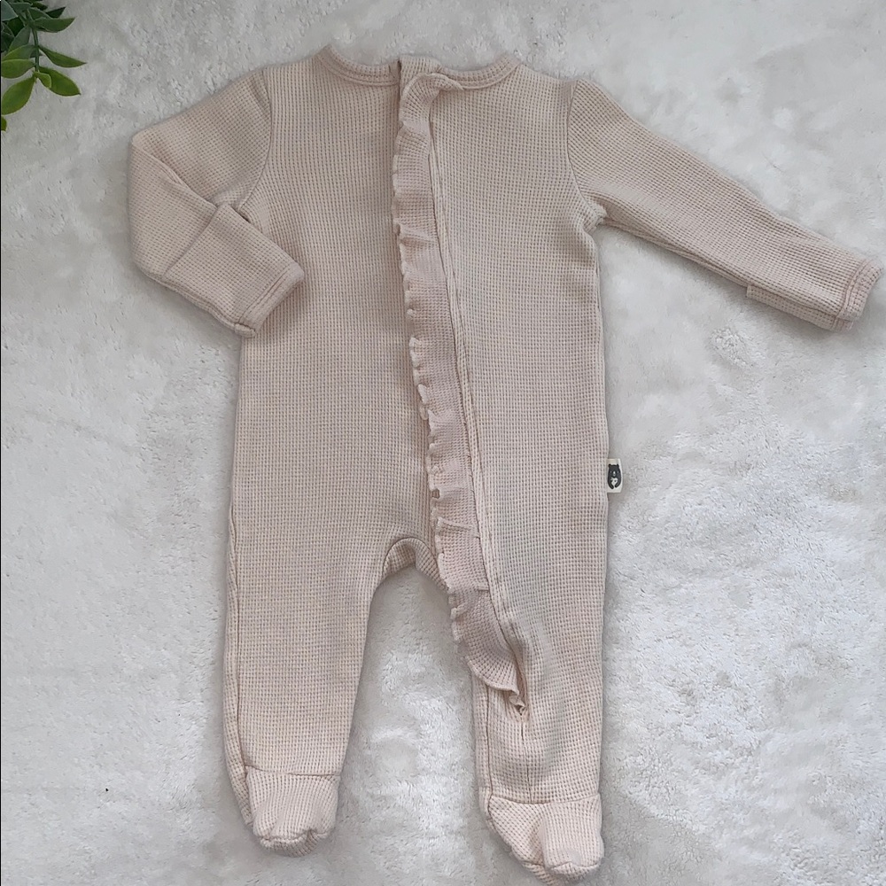 Rabbit + Bear Ruffle Footie 3-6M Neutral Pink Undertone EUC